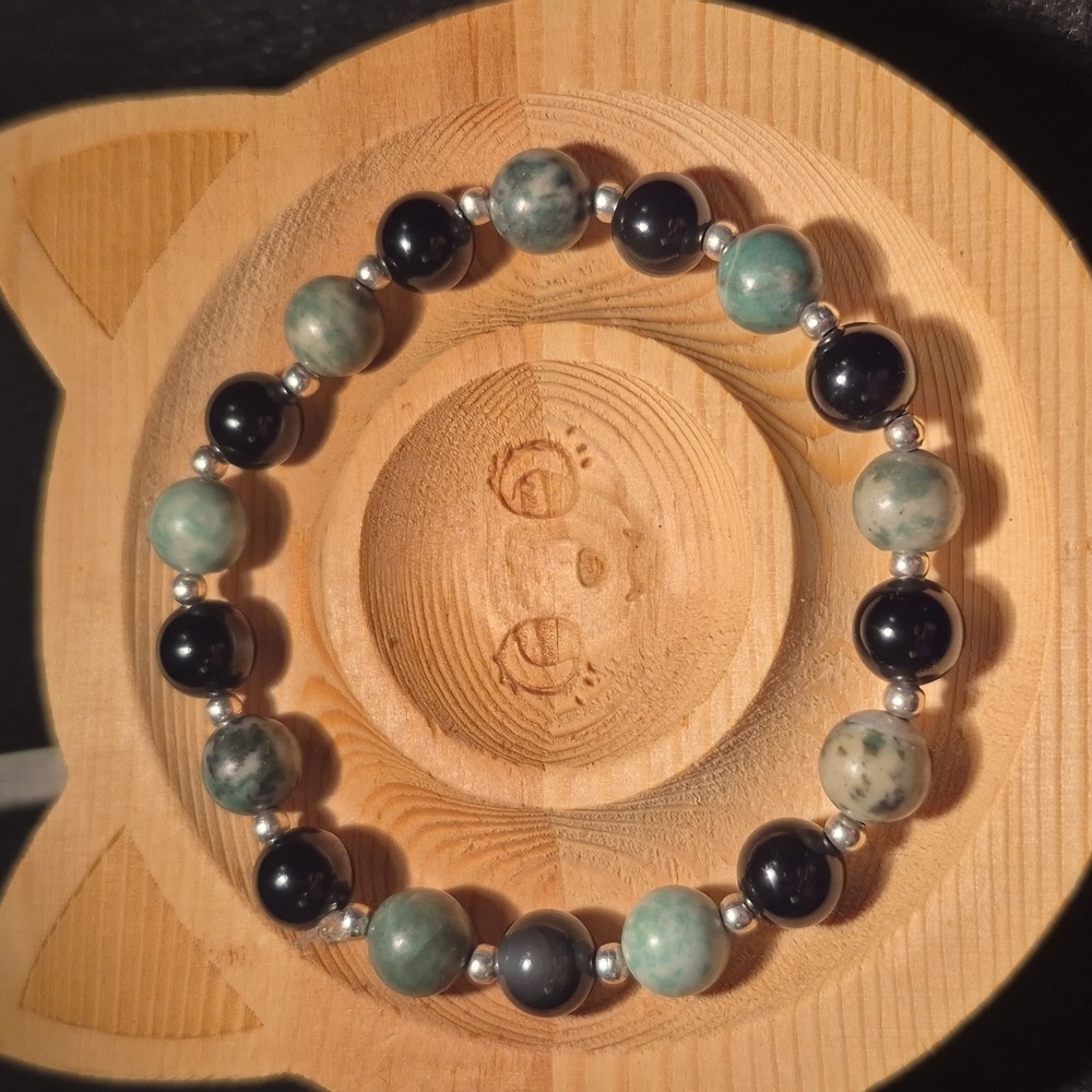 Obsidian and tree jasper